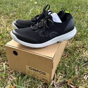 OOFOS 00mg LS laced up Men’s Size 11.5 New in Box